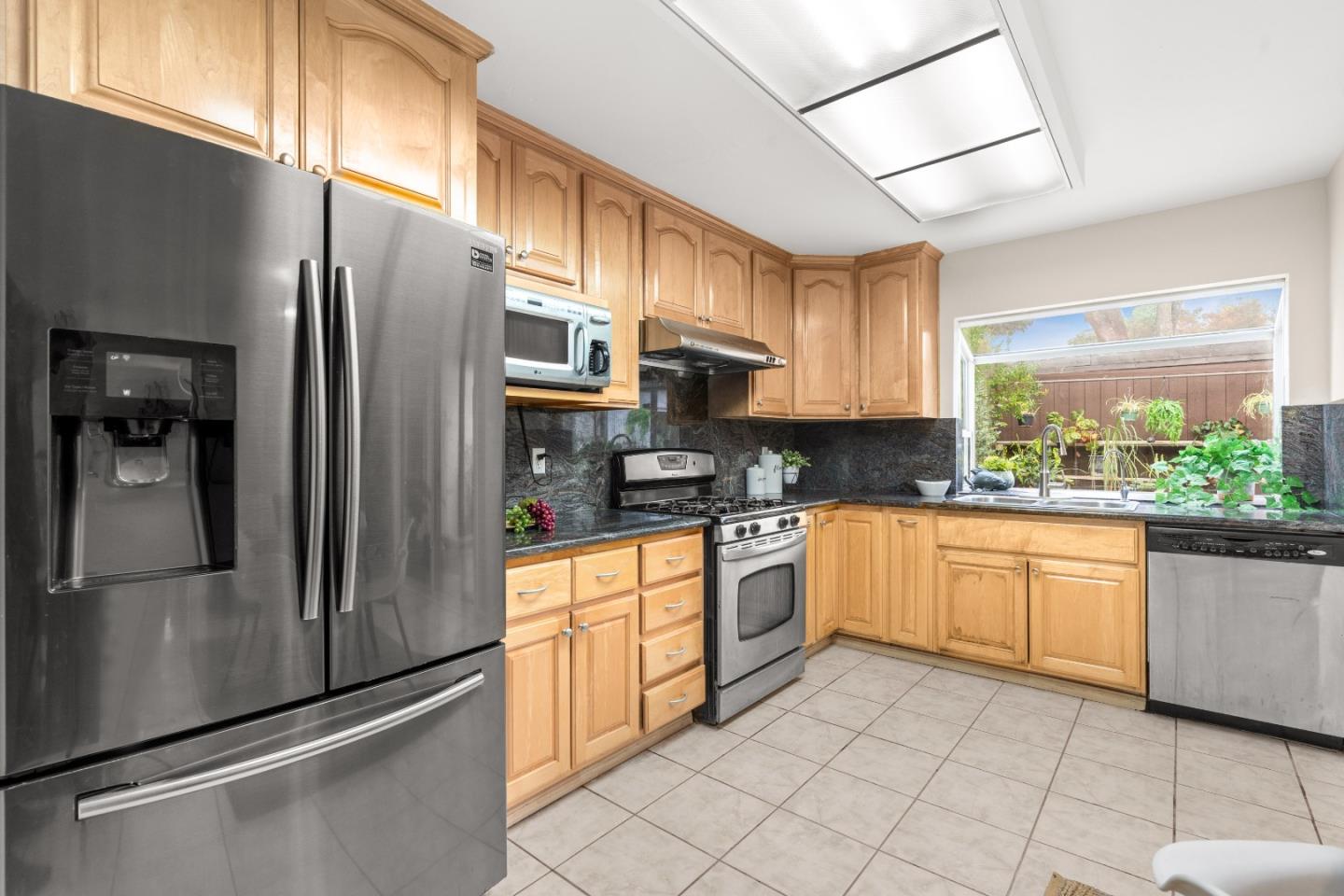 Detail Gallery Image 7 of 23 For 1238 Stayner Rd, San Jose,  CA 95121 - 3 Beds | 2 Baths