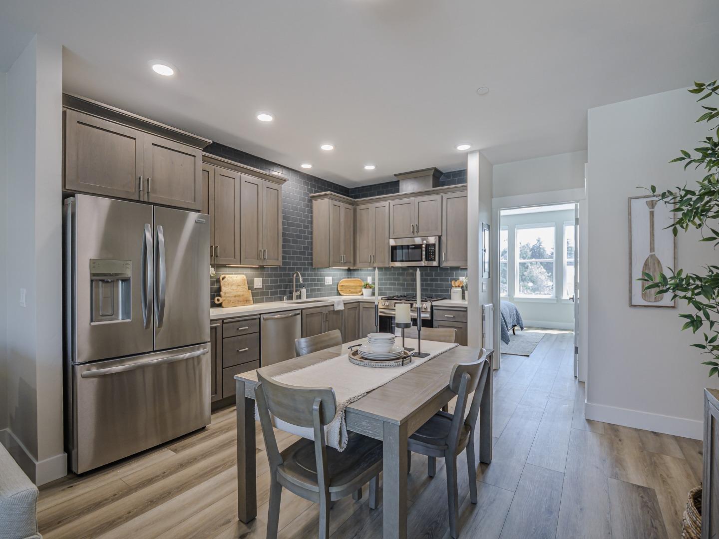 Detail Gallery Image 4 of 34 For 126 Aptos Village Way #2,  Aptos,  CA 95003 - 3 Beds | 3 Baths