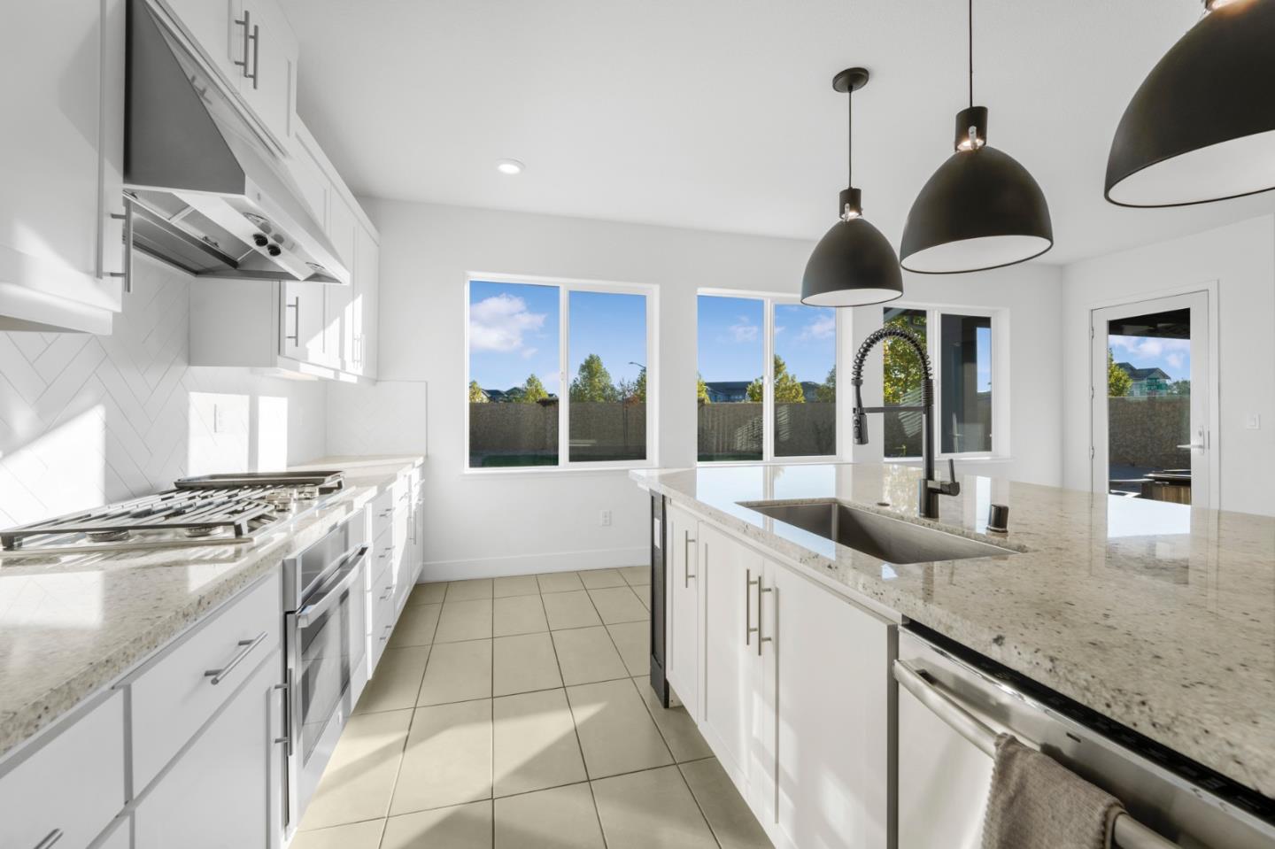 Detail Gallery Image 10 of 59 For 1591 Vinsanto Ct, Gilroy,  CA 95020 - 5 Beds | 4/1 Baths