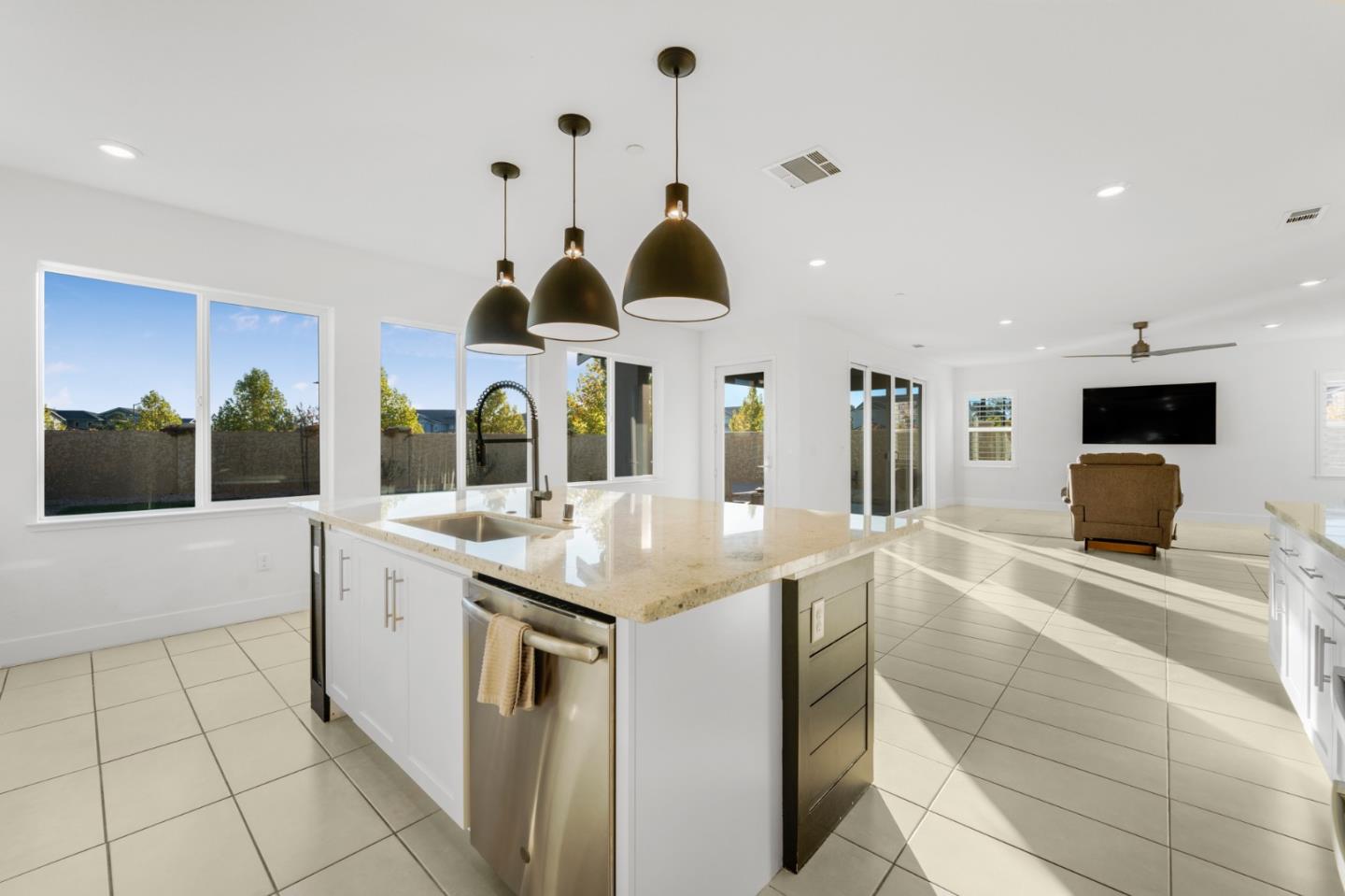 Detail Gallery Image 11 of 59 For 1591 Vinsanto Ct, Gilroy,  CA 95020 - 5 Beds | 4/1 Baths