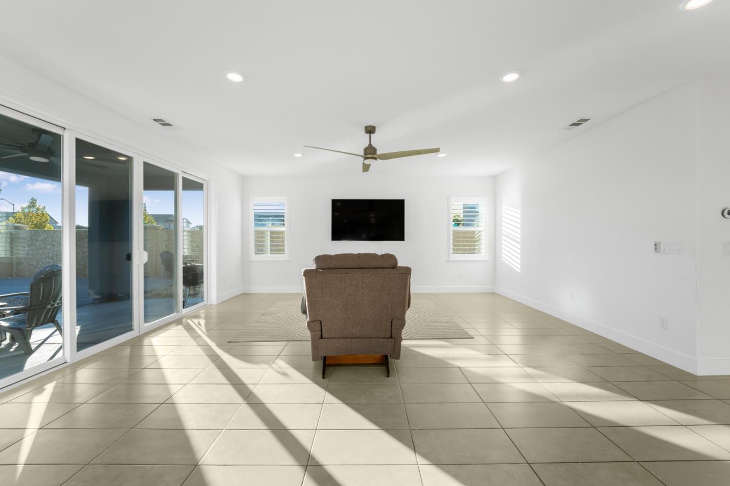 Detail Gallery Image 14 of 59 For 1591 Vinsanto Ct, Gilroy,  CA 95020 - 5 Beds | 4/1 Baths