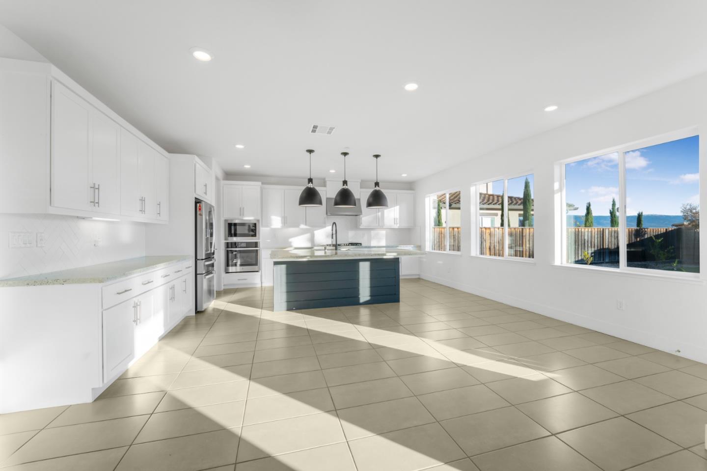 Detail Gallery Image 8 of 59 For 1591 Vinsanto Ct, Gilroy,  CA 95020 - 5 Beds | 4/1 Baths