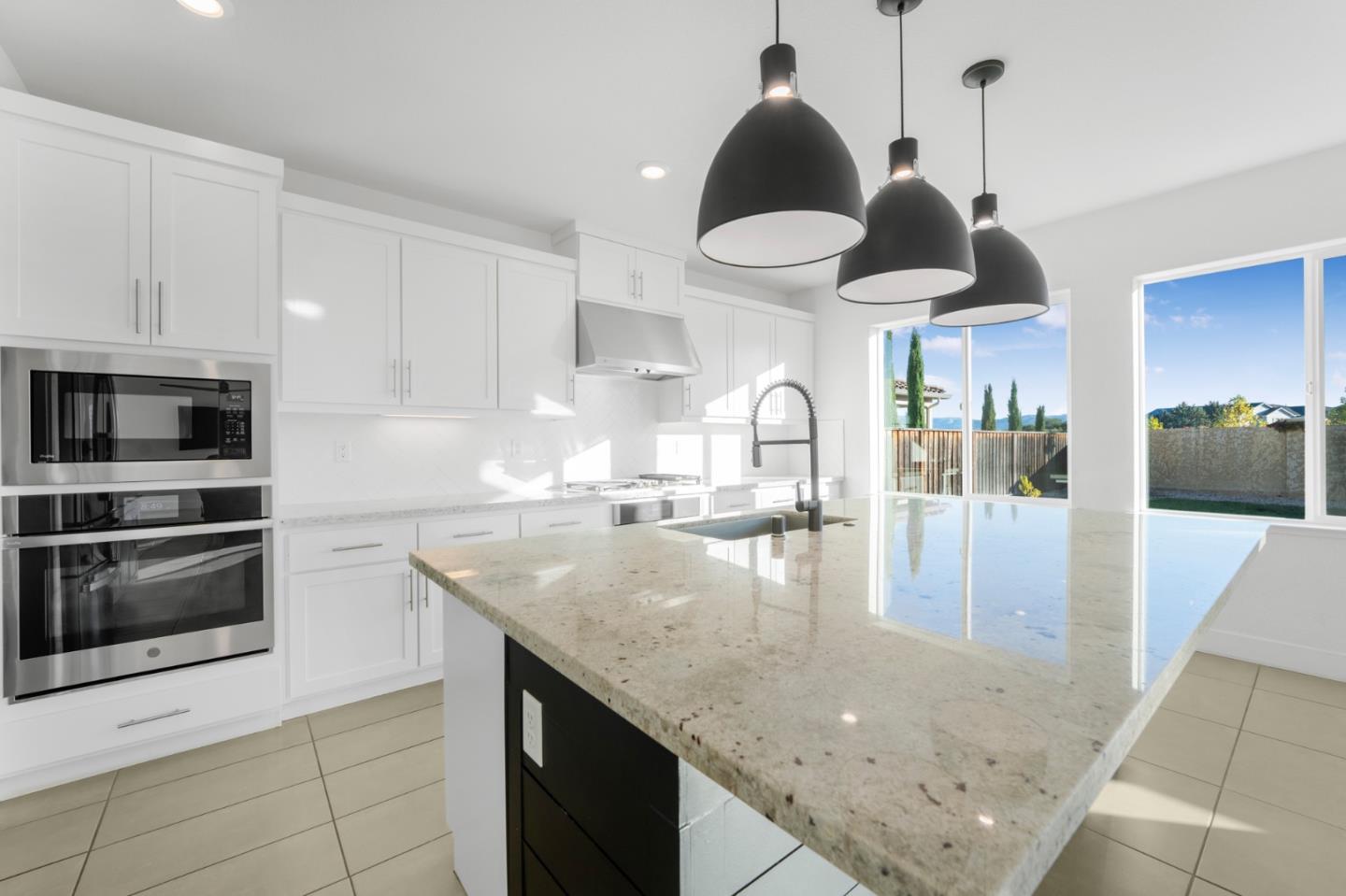 Detail Gallery Image 9 of 59 For 1591 Vinsanto Ct, Gilroy,  CA 95020 - 5 Beds | 4/1 Baths