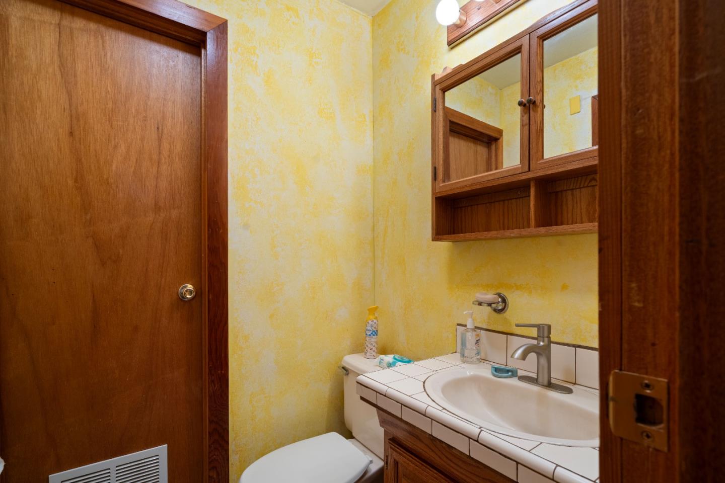 Detail Gallery Image 25 of 97 For 20101 Panoche Rd, Paicines,  CA 95043 - 2 Beds | 2 Baths