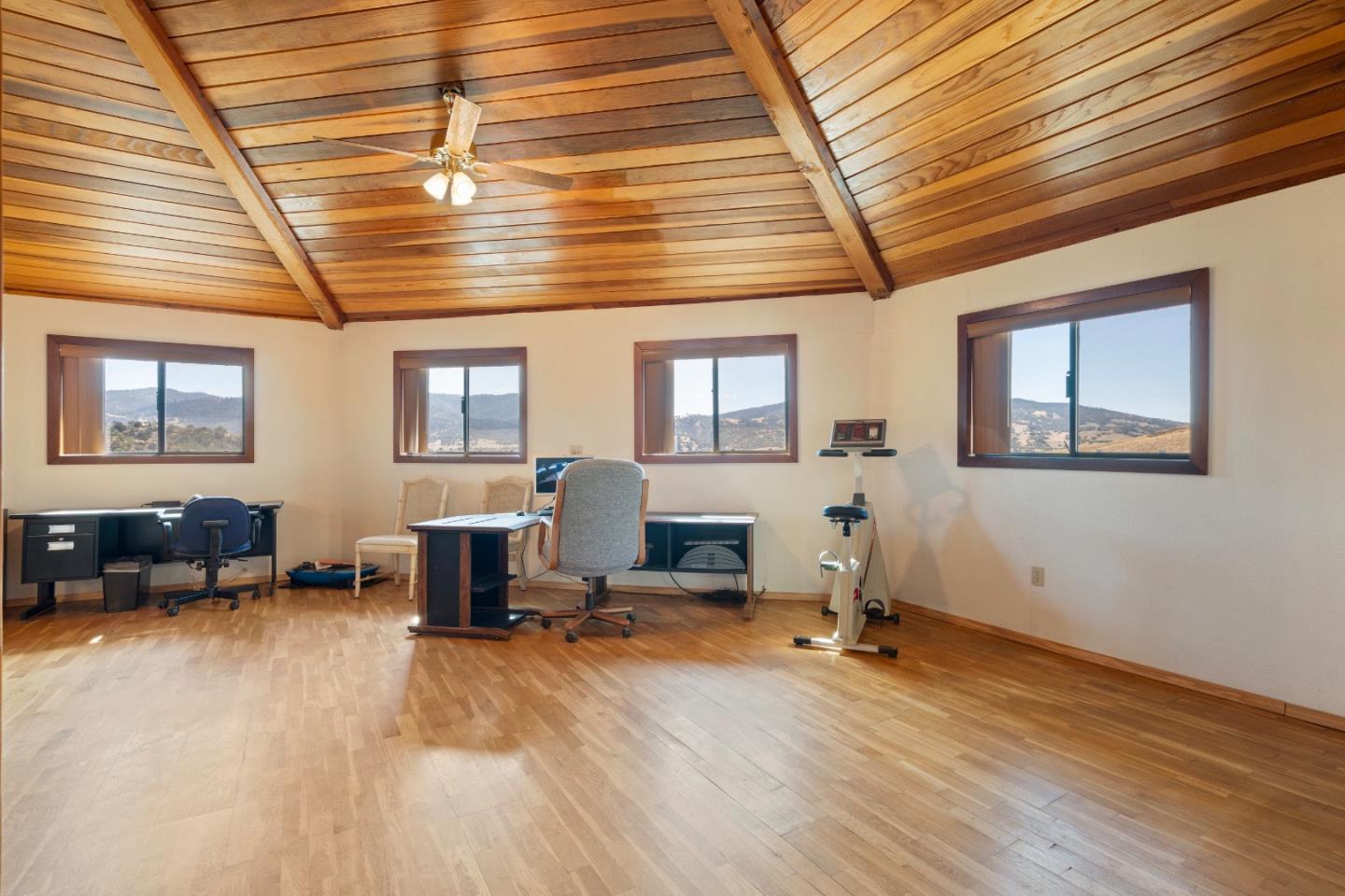 Detail Gallery Image 26 of 97 For 20101 Panoche Rd, Paicines,  CA 95043 - 2 Beds | 2 Baths