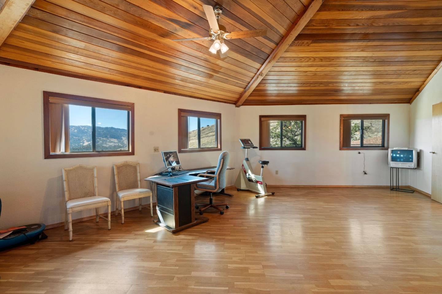 Detail Gallery Image 27 of 97 For 20101 Panoche Rd, Paicines,  CA 95043 - 2 Beds | 2 Baths