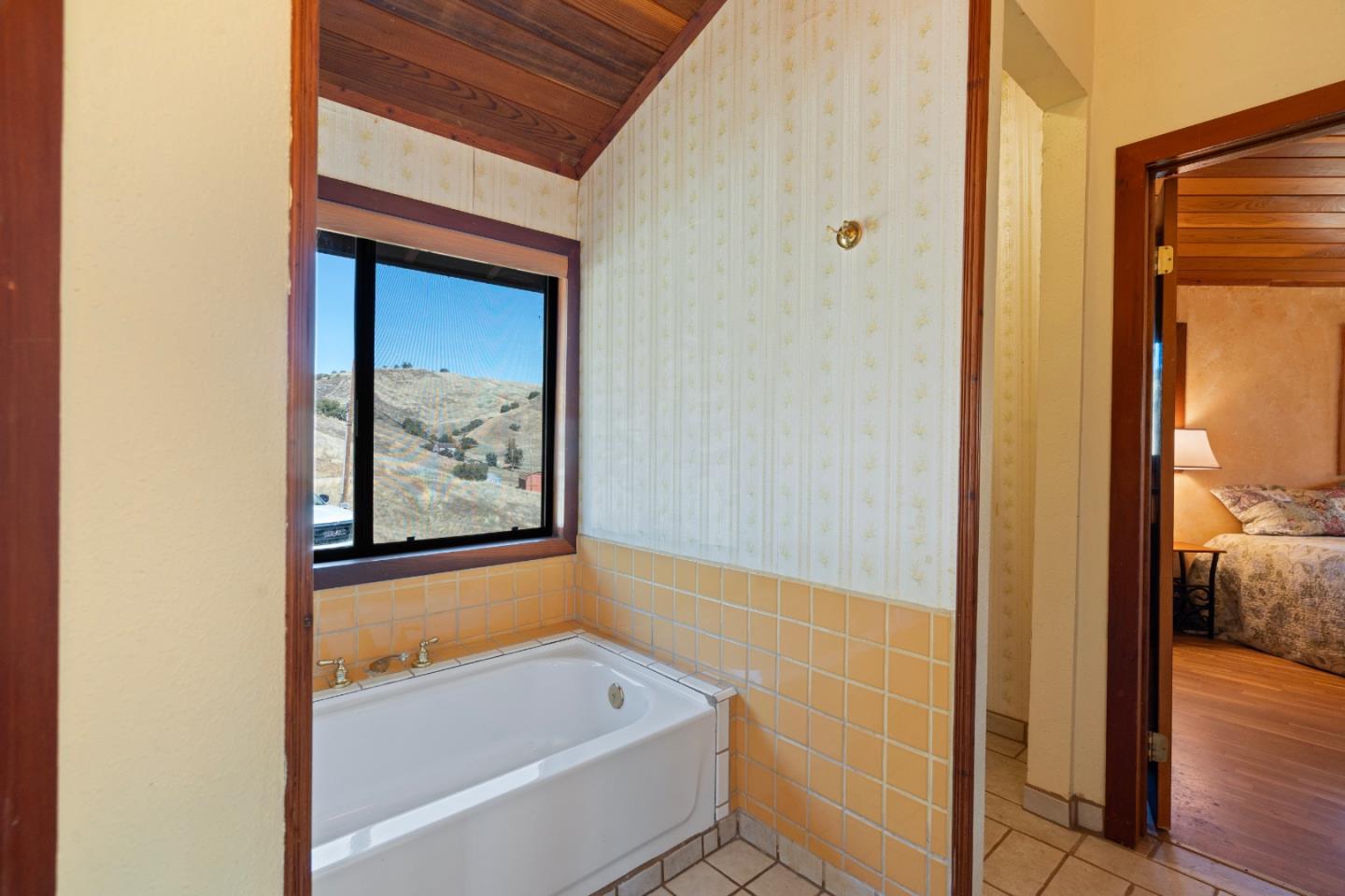 Detail Gallery Image 37 of 97 For 20101 Panoche Rd, Paicines,  CA 95043 - 2 Beds | 2 Baths