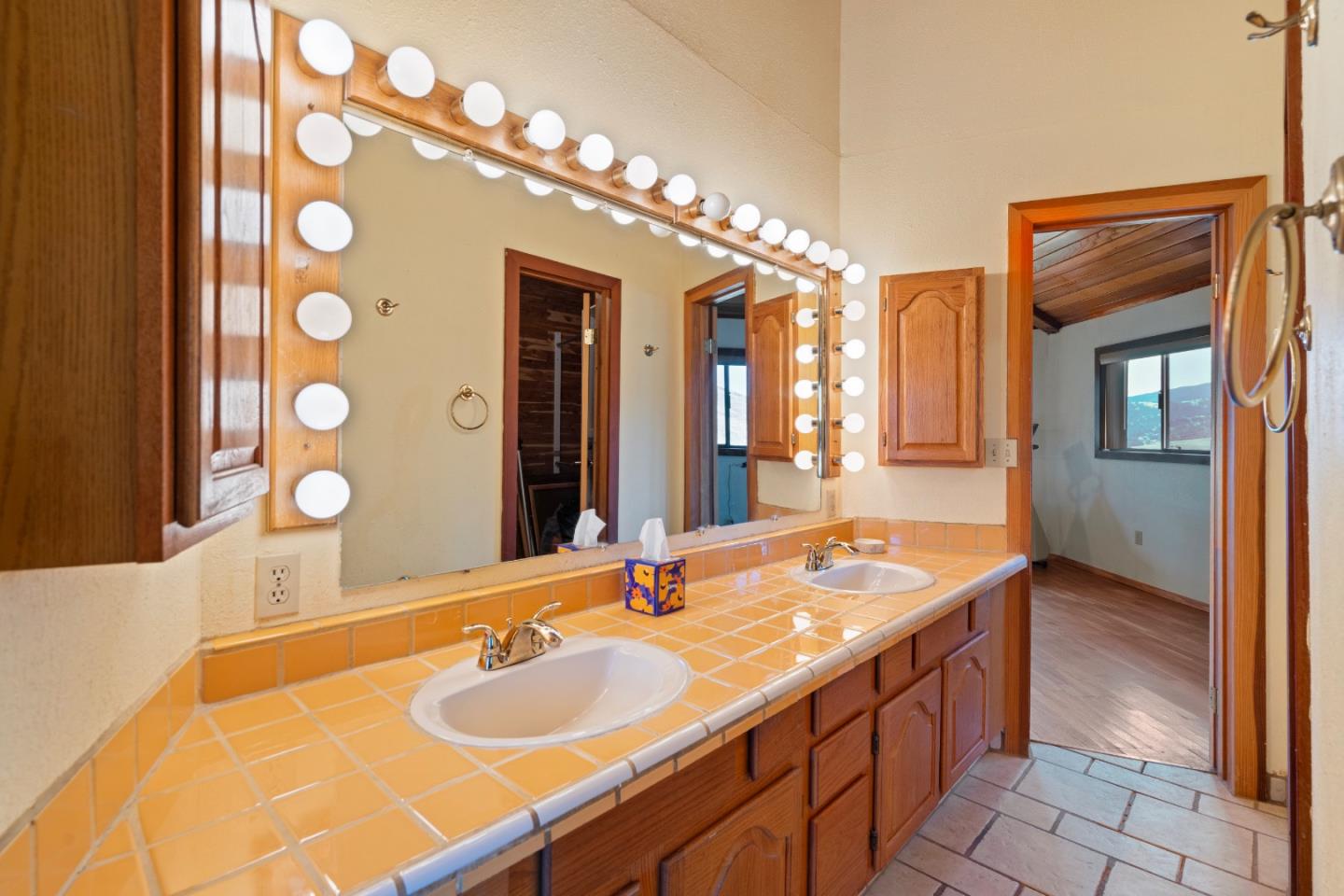 Detail Gallery Image 38 of 97 For 20101 Panoche Rd, Paicines,  CA 95043 - 2 Beds | 2 Baths