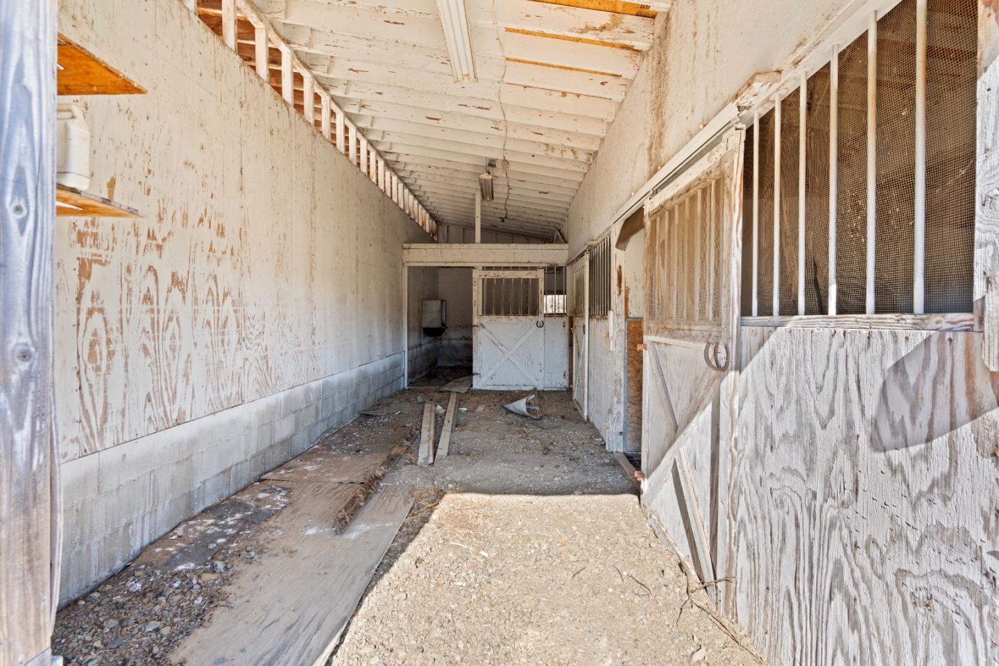 Detail Gallery Image 64 of 97 For 20101 Panoche Rd, Paicines,  CA 95043 - 2 Beds | 2 Baths