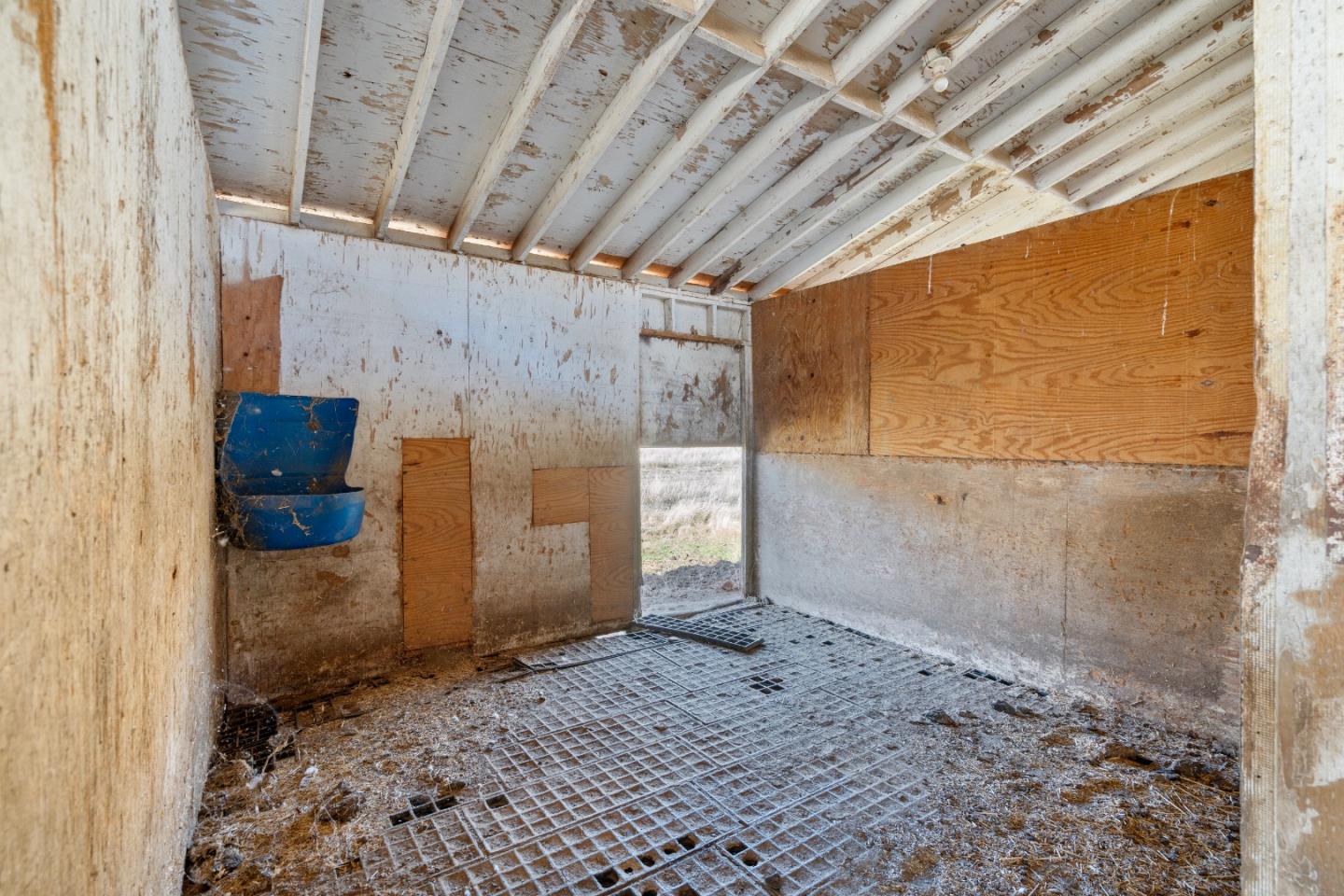 Detail Gallery Image 66 of 97 For 20101 Panoche Rd, Paicines,  CA 95043 - 2 Beds | 2 Baths