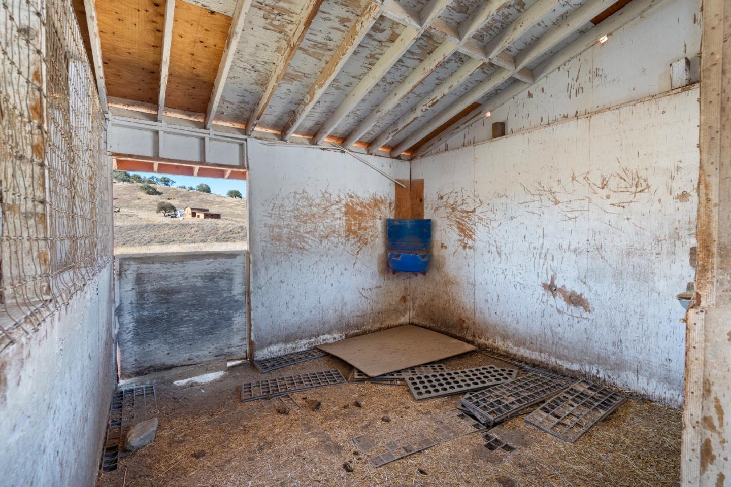 Detail Gallery Image 73 of 97 For 20101 Panoche Rd, Paicines,  CA 95043 - 2 Beds | 2 Baths