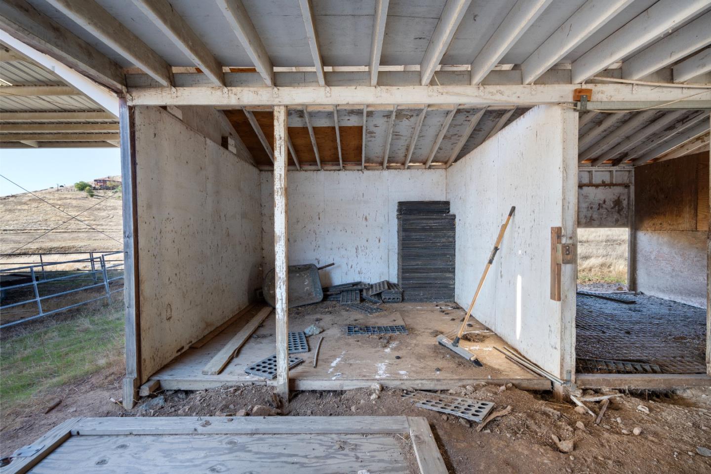 Detail Gallery Image 74 of 97 For 20101 Panoche Rd, Paicines,  CA 95043 - 2 Beds | 2 Baths