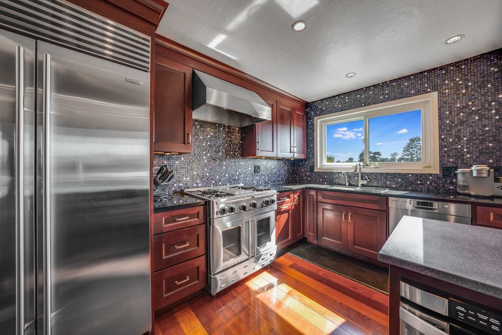 Detail Gallery Image 10 of 33 For 445 Monterey Dr, Aptos,  CA 95003 - 4 Beds | 3 Baths