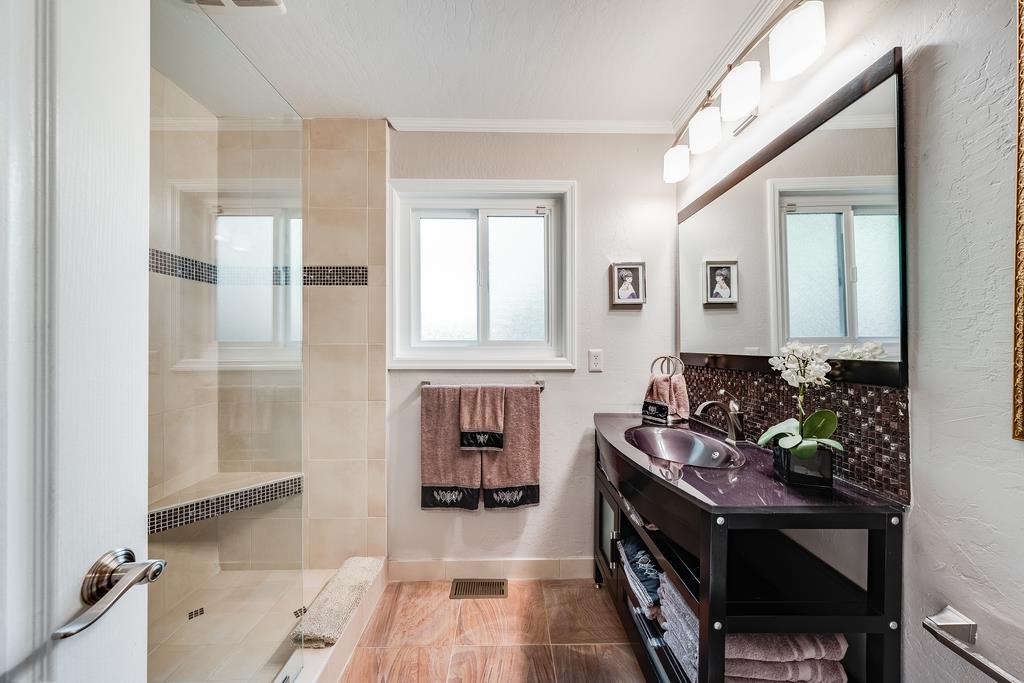 Detail Gallery Image 14 of 33 For 445 Monterey Dr, Aptos,  CA 95003 - 4 Beds | 3 Baths