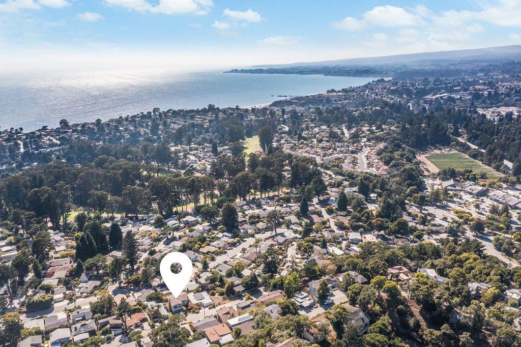 Detail Gallery Image 3 of 33 For 445 Monterey Dr, Aptos,  CA 95003 - 4 Beds | 3 Baths