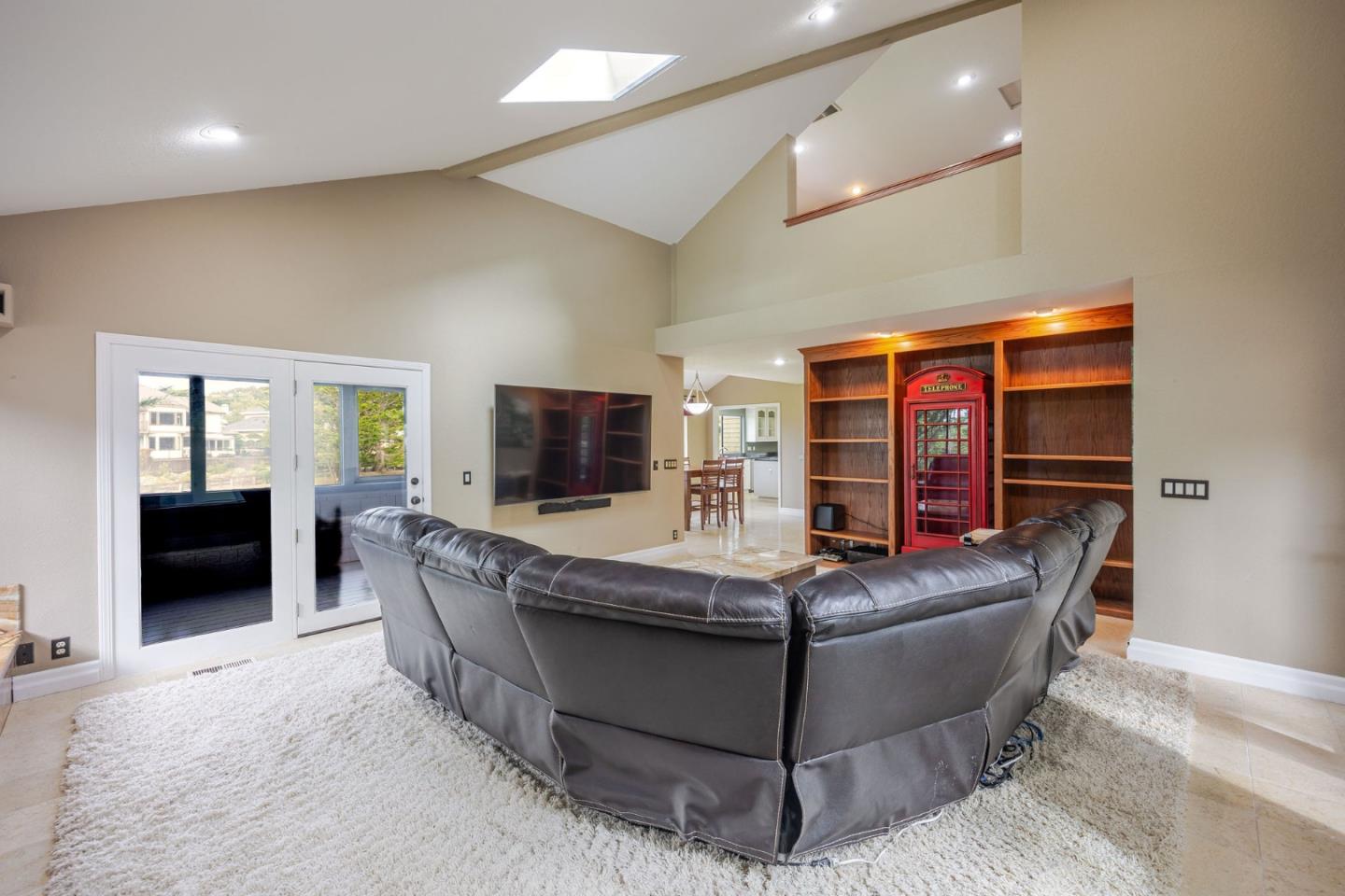 Detail Gallery Image 18 of 53 For 15 Ashdown Pl, Half Moon Bay,  CA 94019 - 4 Beds | 3/1 Baths