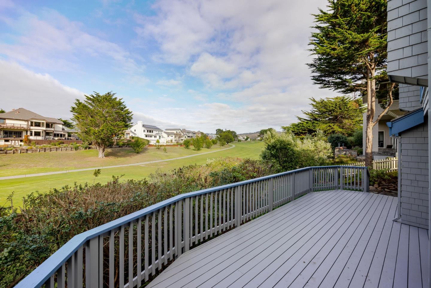 Detail Gallery Image 5 of 53 For 15 Ashdown Pl, Half Moon Bay,  CA 94019 - 4 Beds | 3/1 Baths