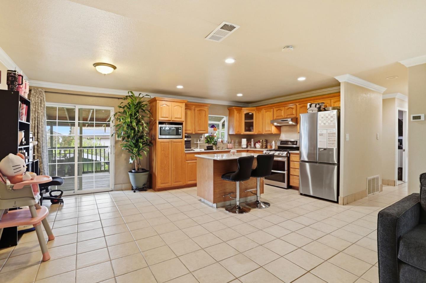 Detail Gallery Image 11 of 38 For 3341 Hickerson, San Jose,  CA 95127 - 5 Beds | 2/1 Baths