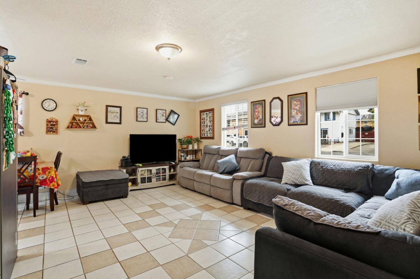 Detail Gallery Image 9 of 38 For 3341 Hickerson, San Jose,  CA 95127 - 5 Beds | 2/1 Baths