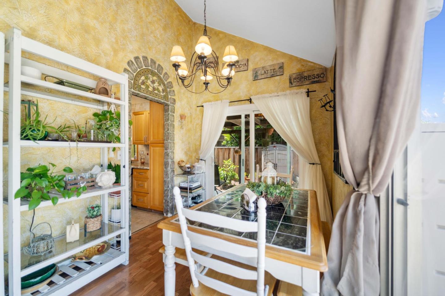 Detail Gallery Image 11 of 31 For 2280 Zoria Cir, San Jose,  CA 95131 - 4 Beds | 2 Baths