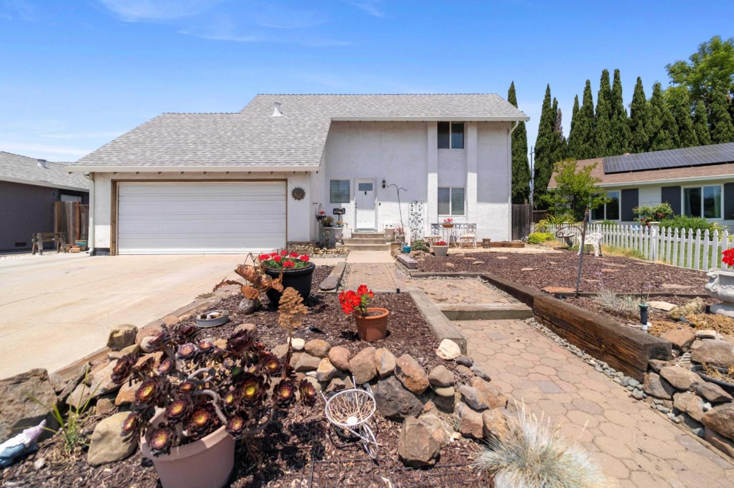 Detail Gallery Image 2 of 31 For 2280 Zoria Cir, San Jose,  CA 95131 - 4 Beds | 2 Baths