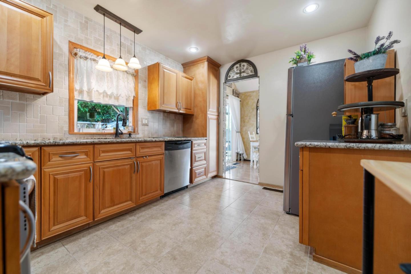 Detail Gallery Image 7 of 31 For 2280 Zoria Cir, San Jose,  CA 95131 - 4 Beds | 2 Baths