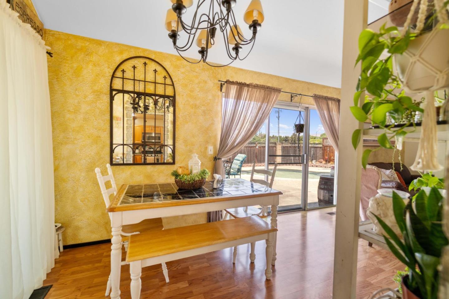 Detail Gallery Image 8 of 31 For 2280 Zoria Cir, San Jose,  CA 95131 - 4 Beds | 2 Baths