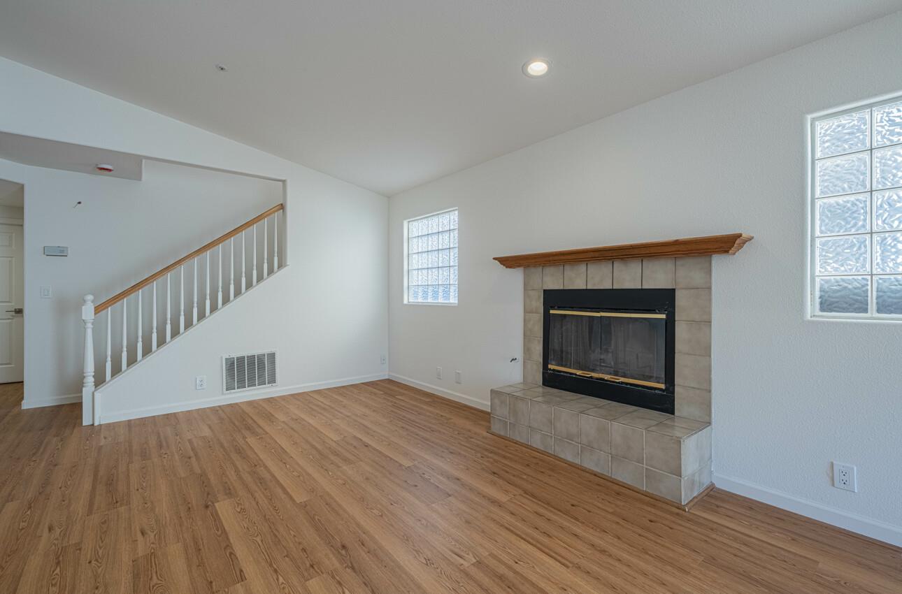 Detail Gallery Image 10 of 44 For 949 Nantucket Blvd #29,  Salinas,  CA 93906 - 3 Beds | 2/1 Baths