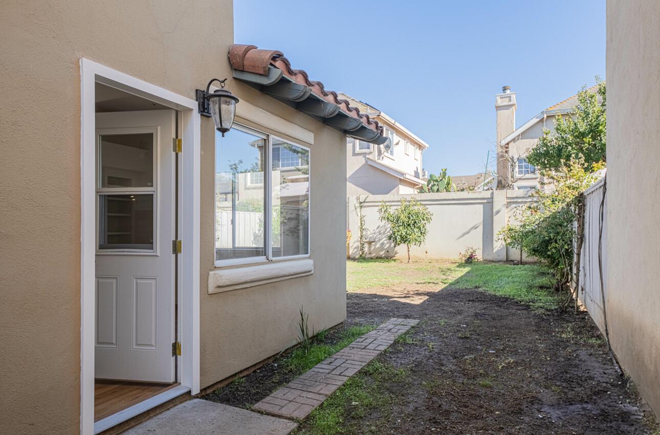 Detail Gallery Image 22 of 44 For 949 Nantucket Blvd #29,  Salinas,  CA 93906 - 3 Beds | 2/1 Baths