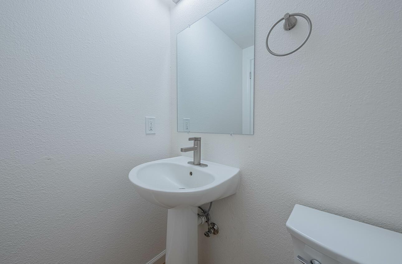 Detail Gallery Image 24 of 44 For 949 Nantucket Blvd #29,  Salinas,  CA 93906 - 3 Beds | 2/1 Baths