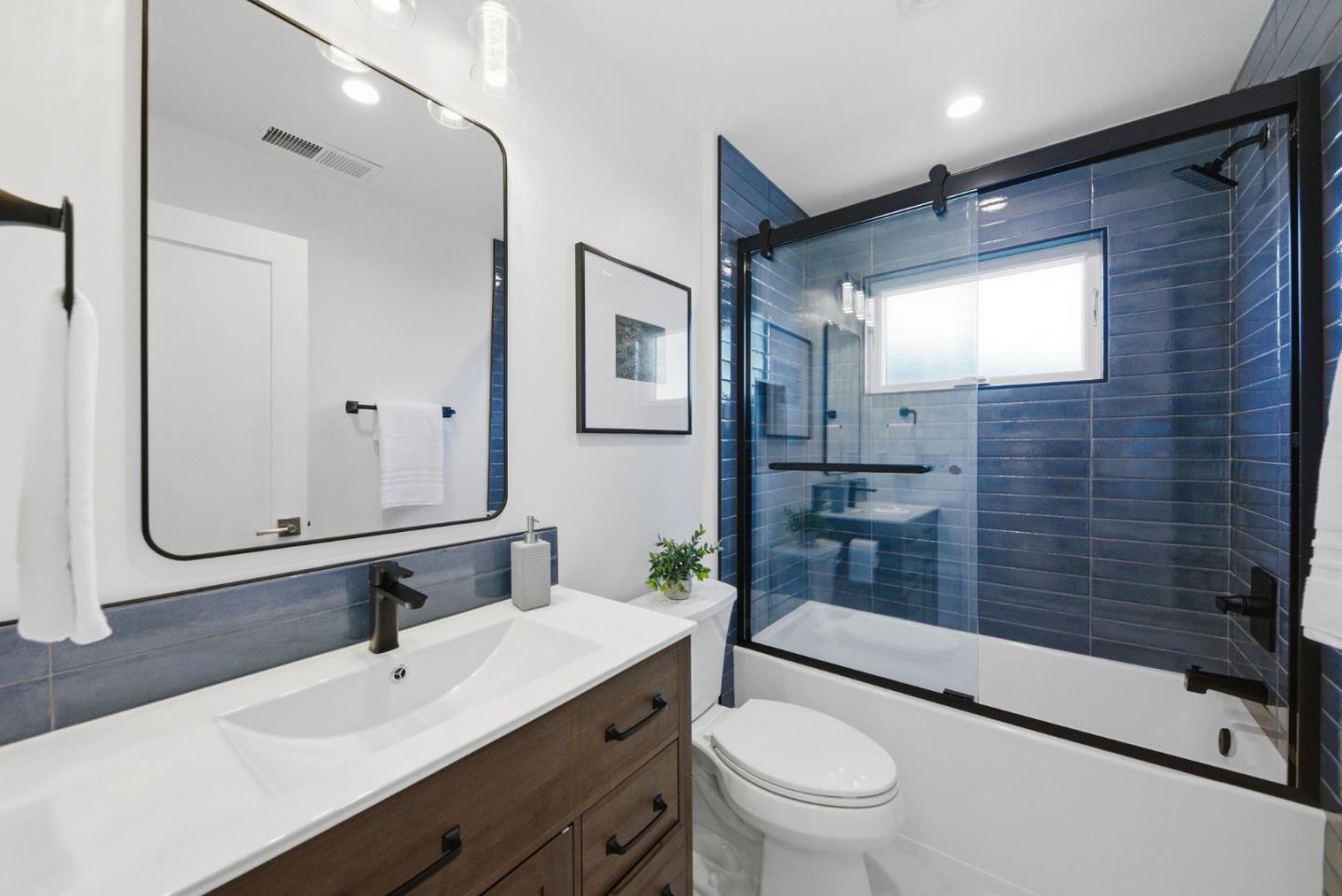 Detail Gallery Image 14 of 34 For 3806 Naughton, Belmont,  CA 94002 - 5 Beds | 4 Baths