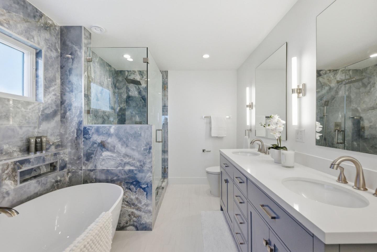 Detail Gallery Image 17 of 34 For 3806 Naughton, Belmont,  CA 94002 - 5 Beds | 4 Baths