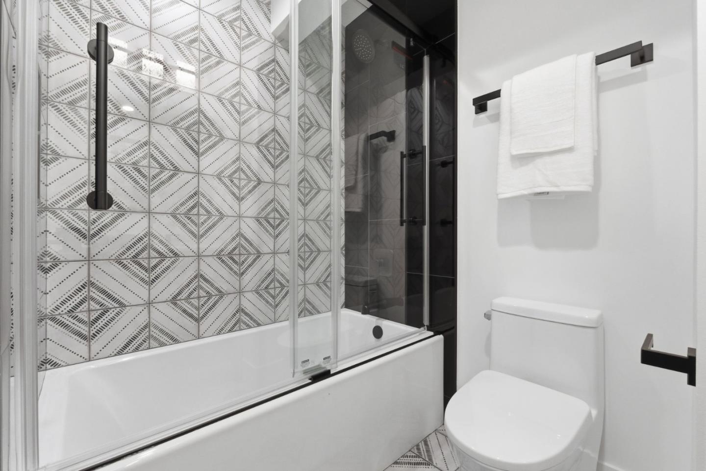 Detail Gallery Image 26 of 34 For 3806 Naughton, Belmont,  CA 94002 - 5 Beds | 4 Baths