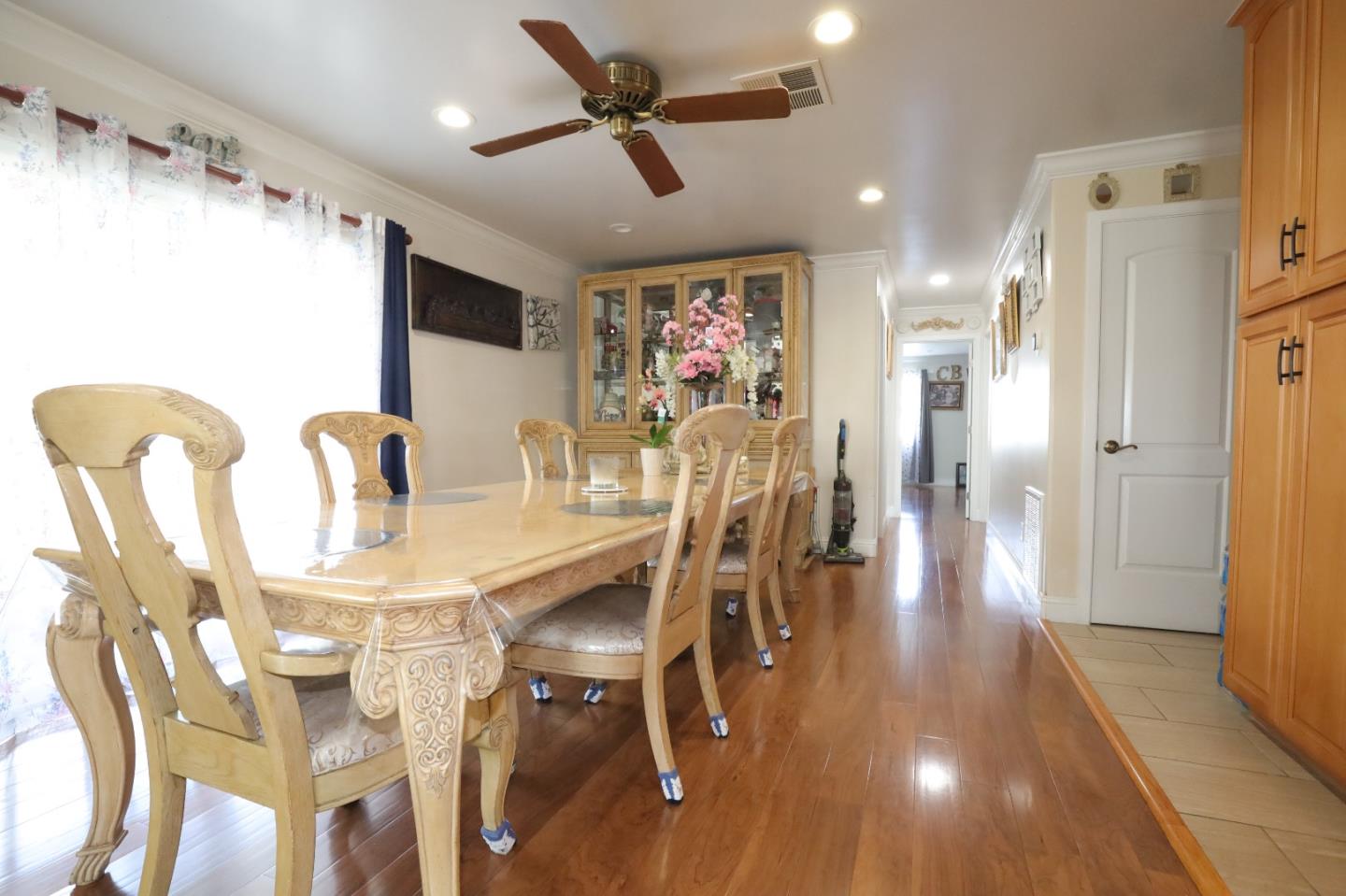 Detail Gallery Image 8 of 12 For 187 Chateau La Salle Dr #187,  San Jose,  CA 95111 - 3 Beds | 2 Baths