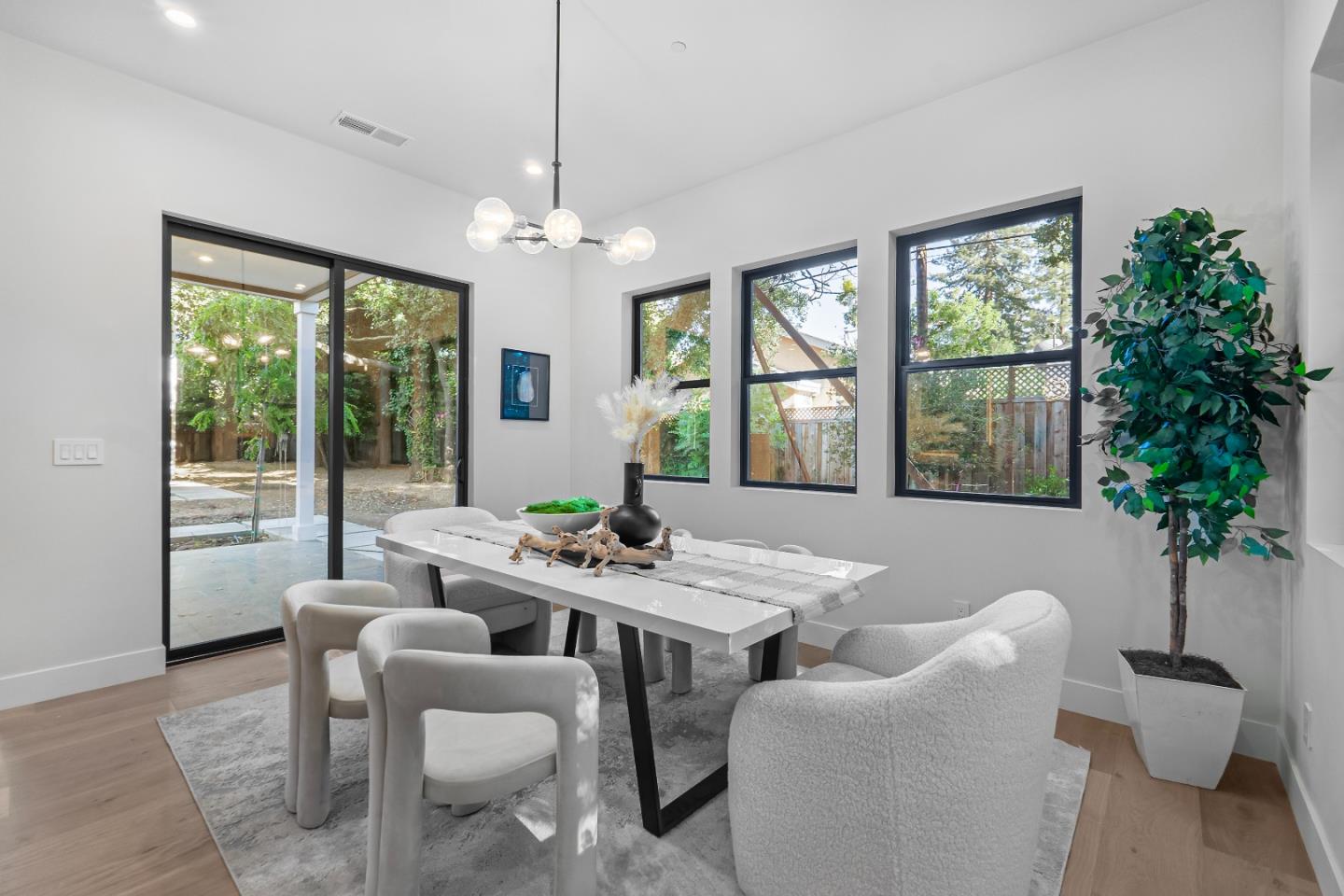 Detail Gallery Image 11 of 36 For 767 Cuesta Dr, Mountain View,  CA 94040 - 5 Beds | 4/1 Baths