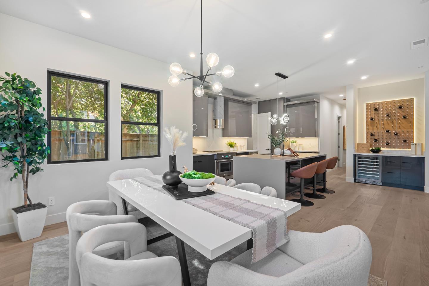 Detail Gallery Image 12 of 36 For 767 Cuesta Dr, Mountain View,  CA 94040 - 5 Beds | 4/1 Baths