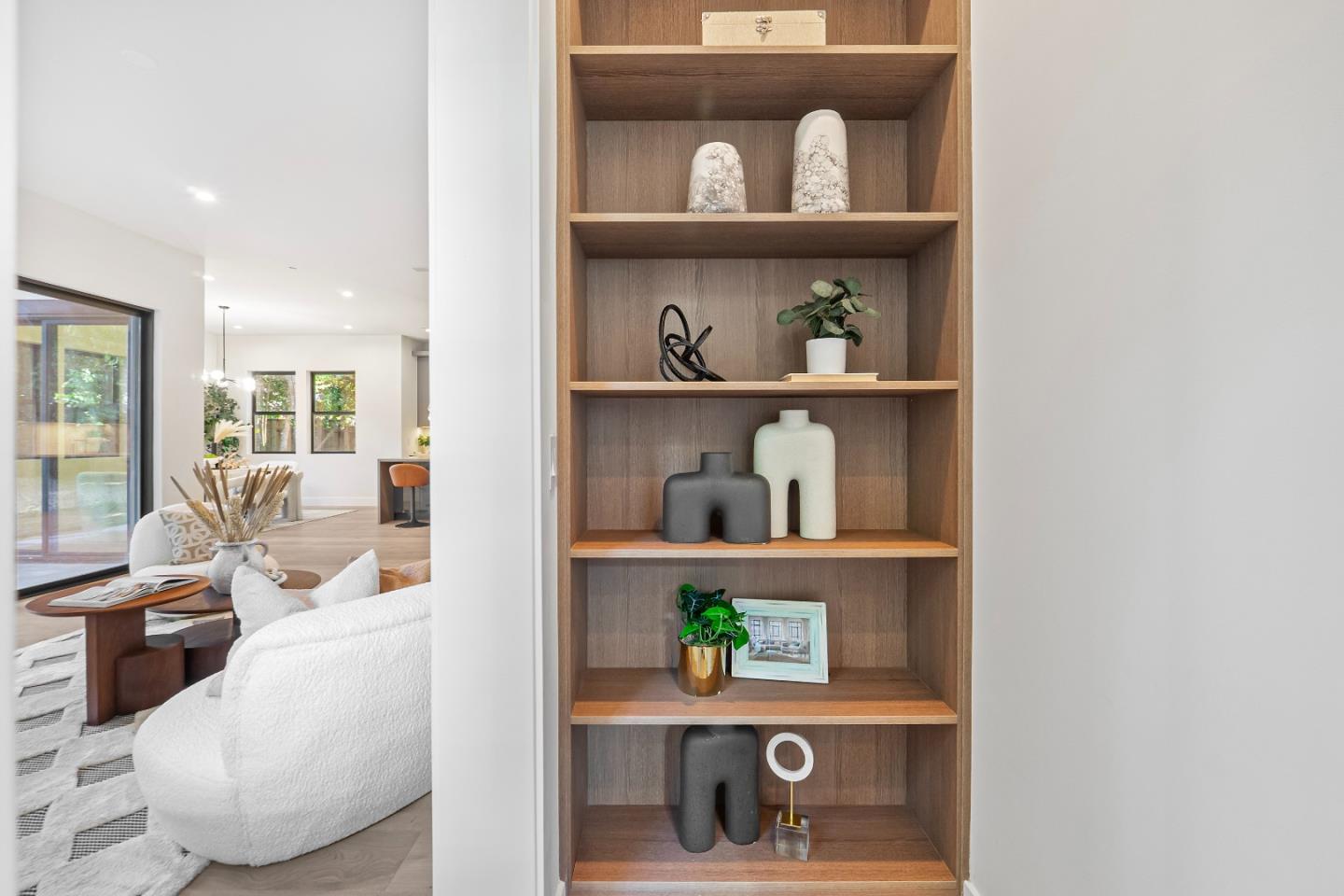 Detail Gallery Image 18 of 36 For 767 Cuesta Dr, Mountain View,  CA 94040 - 5 Beds | 4/1 Baths