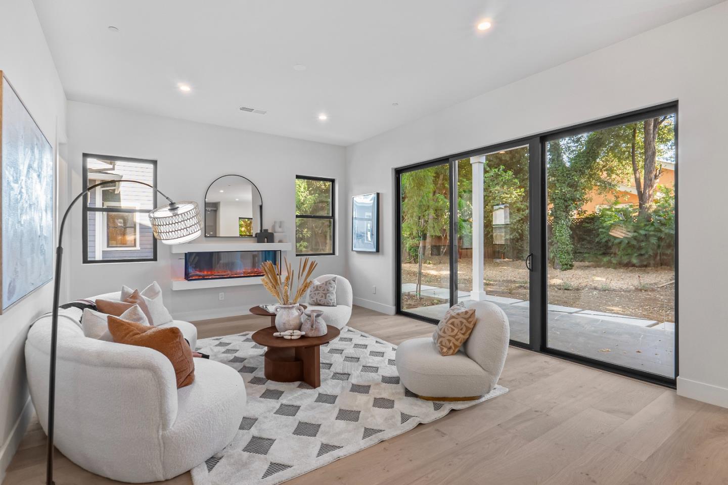 Detail Gallery Image 3 of 36 For 767 Cuesta Dr, Mountain View,  CA 94040 - 5 Beds | 4/1 Baths