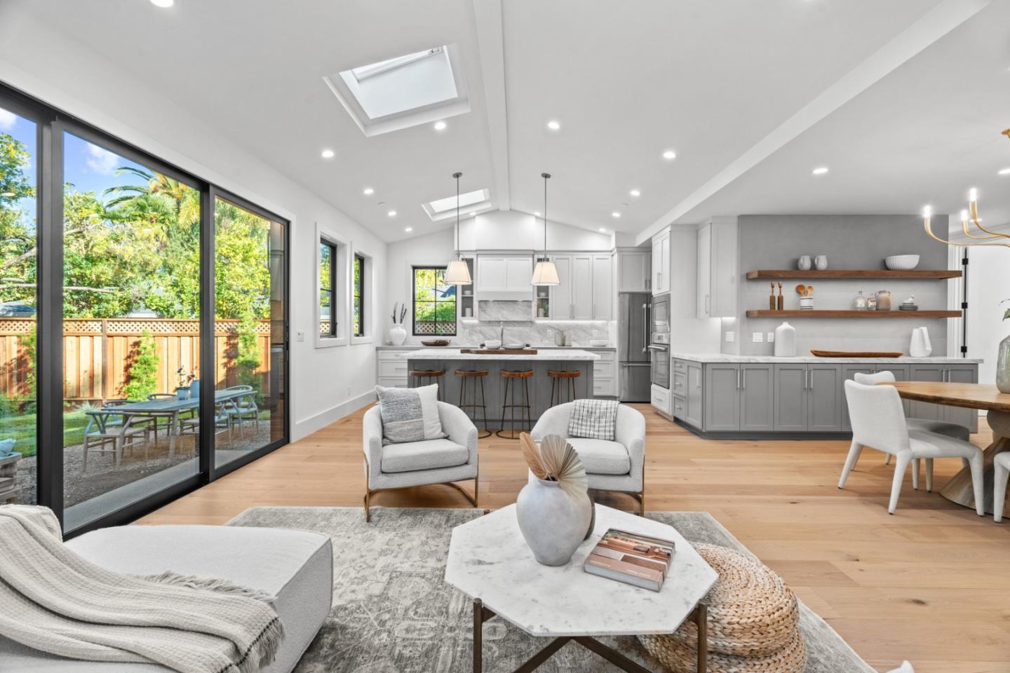 Detail Gallery Image 10 of 36 For 56 Melrose Pl, Redwood City,  CA 94062 - 5 Beds | 4/1 Baths