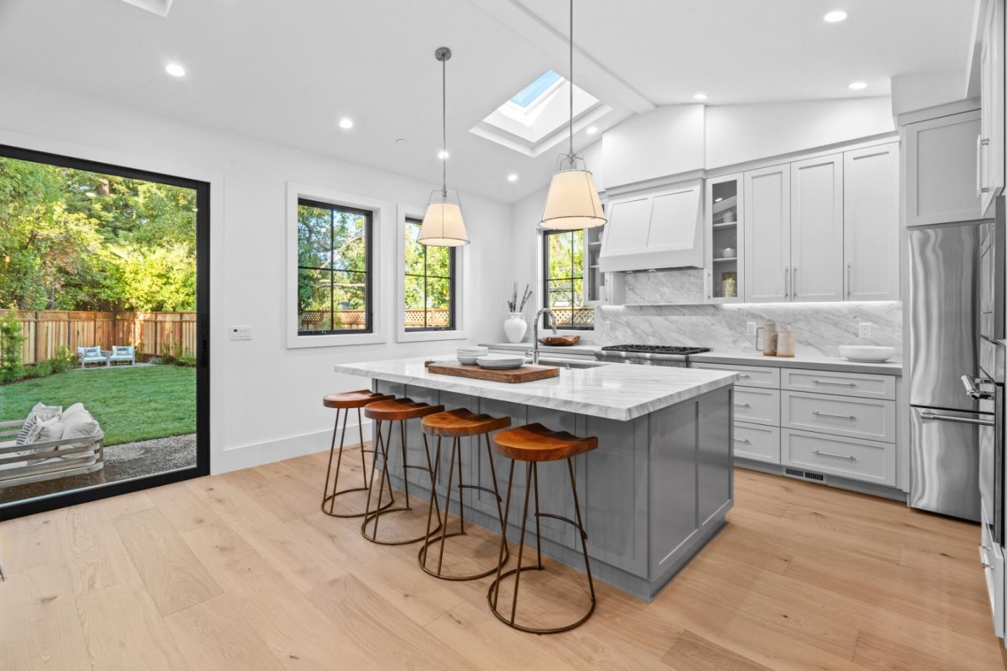 Detail Gallery Image 12 of 36 For 56 Melrose Pl, Redwood City,  CA 94062 - 5 Beds | 4/1 Baths