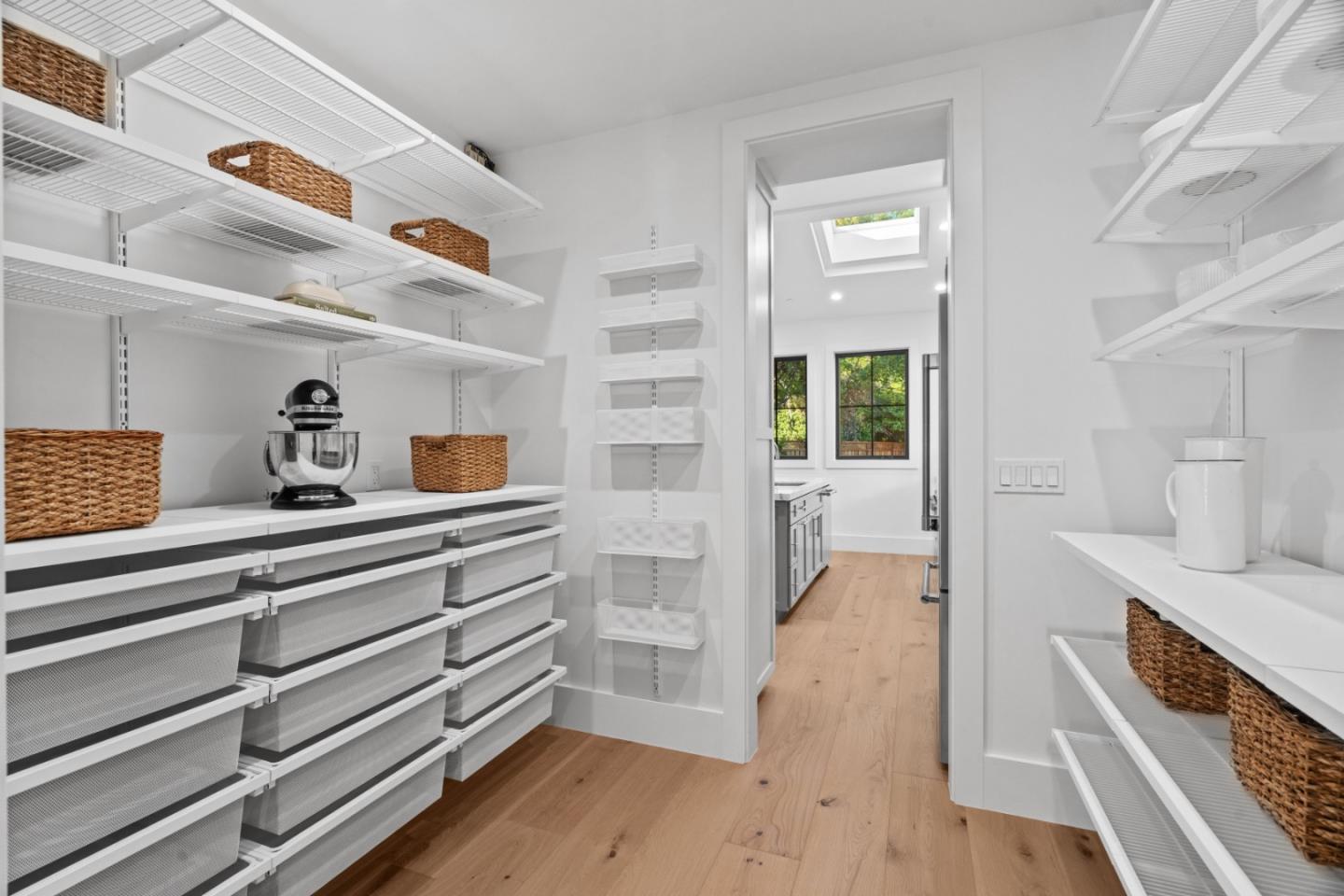 Detail Gallery Image 14 of 36 For 56 Melrose Pl, Redwood City,  CA 94062 - 5 Beds | 4/1 Baths