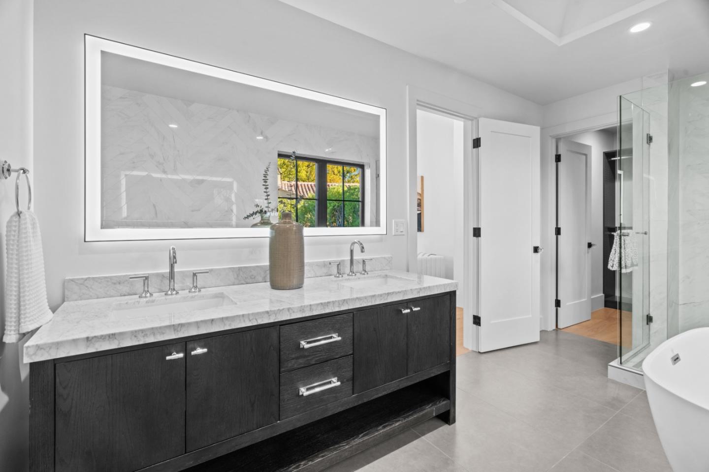 Detail Gallery Image 18 of 36 For 56 Melrose Pl, Redwood City,  CA 94062 - 5 Beds | 4/1 Baths