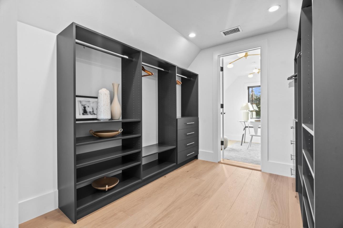 Detail Gallery Image 20 of 36 For 56 Melrose Pl, Redwood City,  CA 94062 - 5 Beds | 4/1 Baths