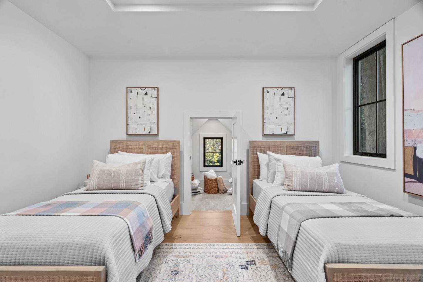 Detail Gallery Image 25 of 36 For 56 Melrose Pl, Redwood City,  CA 94062 - 5 Beds | 4/1 Baths