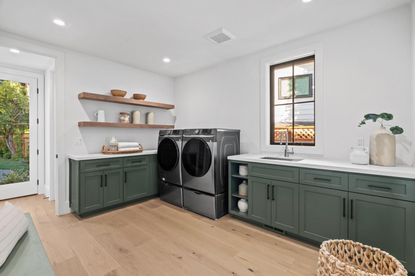 Detail Gallery Image 32 of 36 For 56 Melrose Pl, Redwood City,  CA 94062 - 5 Beds | 4/1 Baths