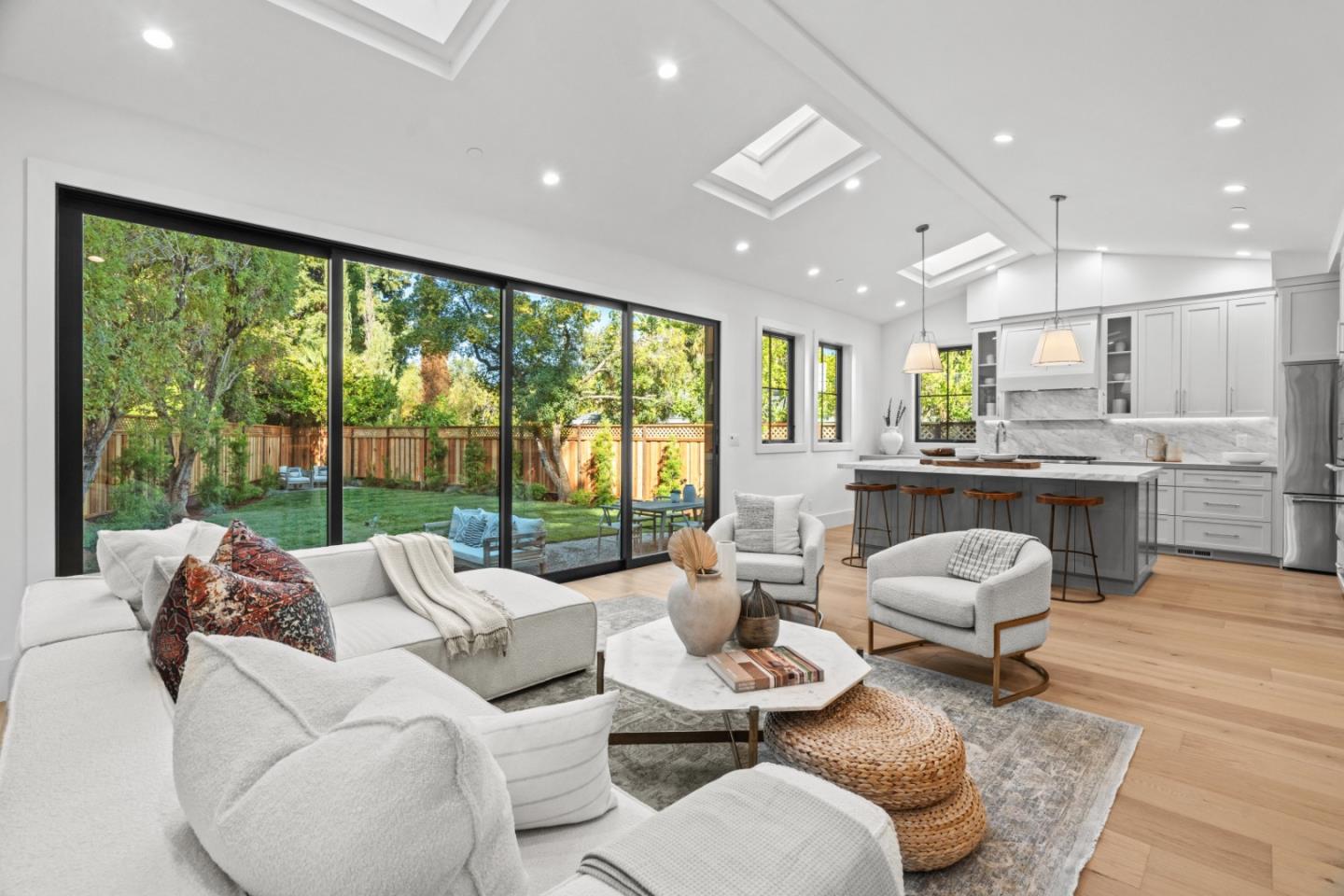 Detail Gallery Image 9 of 36 For 56 Melrose Pl, Redwood City,  CA 94062 - 5 Beds | 4/1 Baths