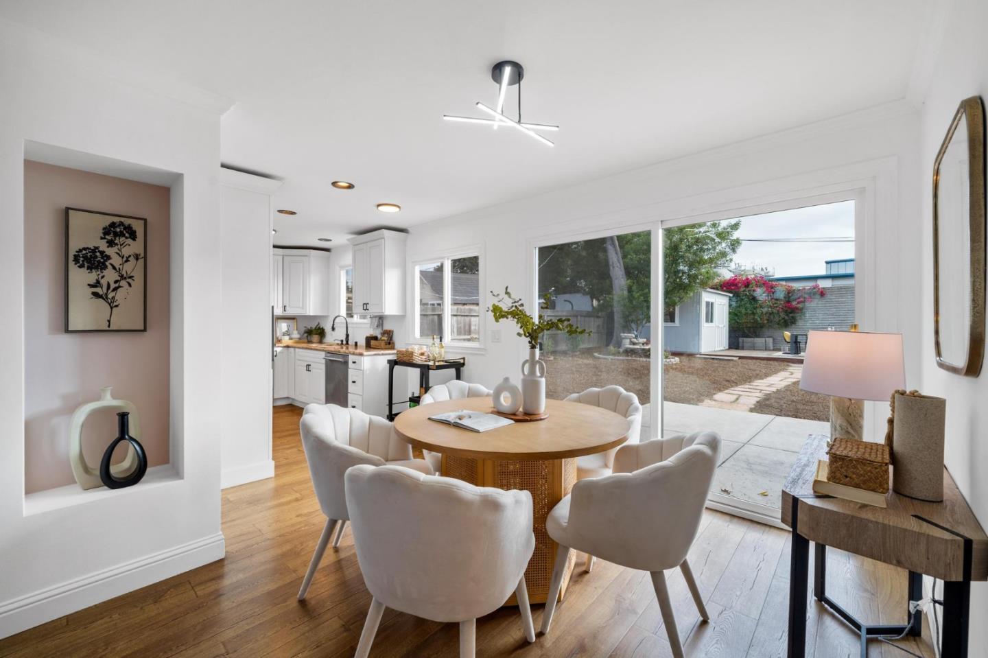 Detail Gallery Image 11 of 48 For 2069 Shoreview Ave, San Mateo,  CA 94401 - 2 Beds | 1 Baths