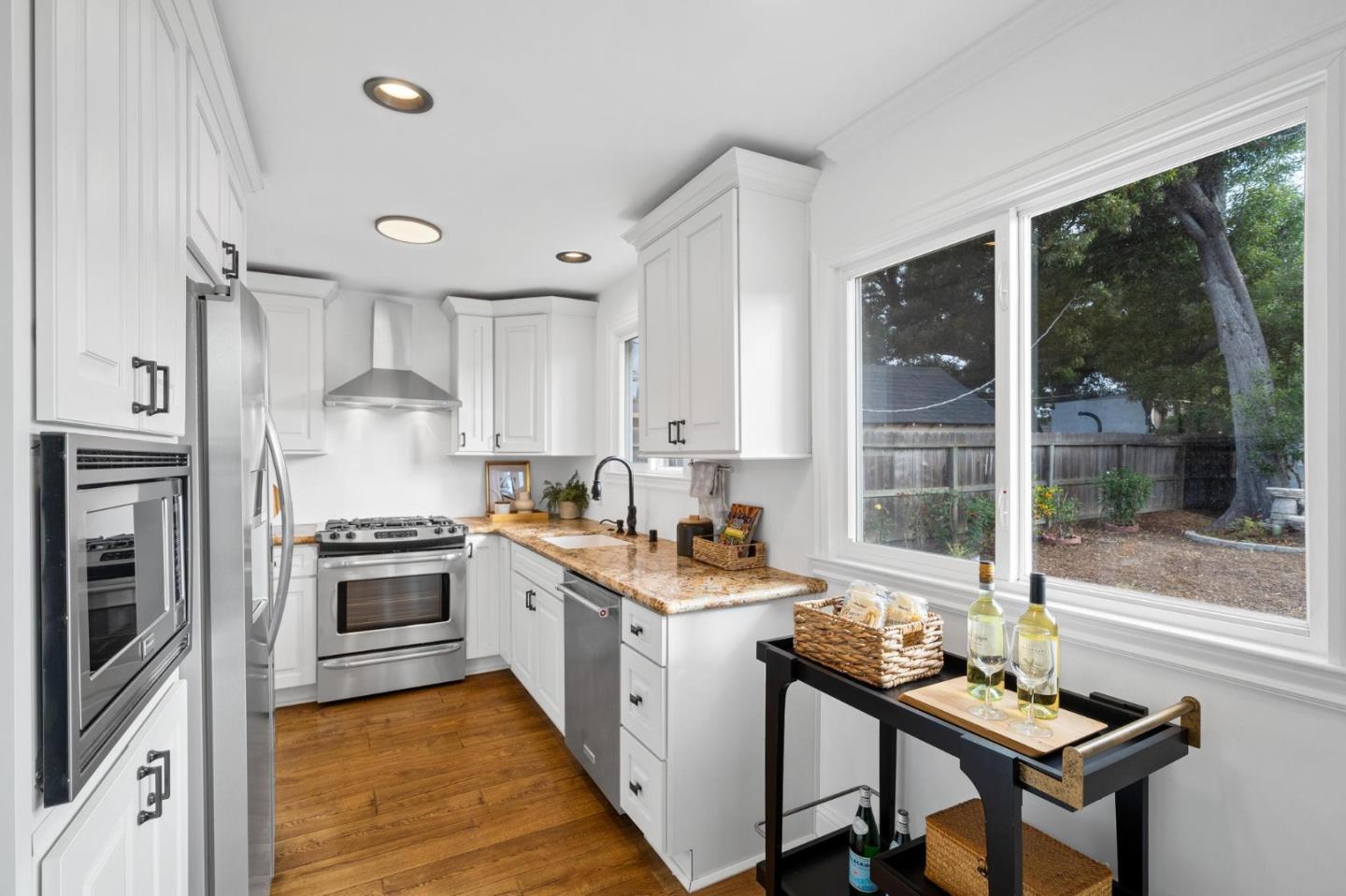 Detail Gallery Image 16 of 48 For 2069 Shoreview Ave, San Mateo,  CA 94401 - 2 Beds | 1 Baths