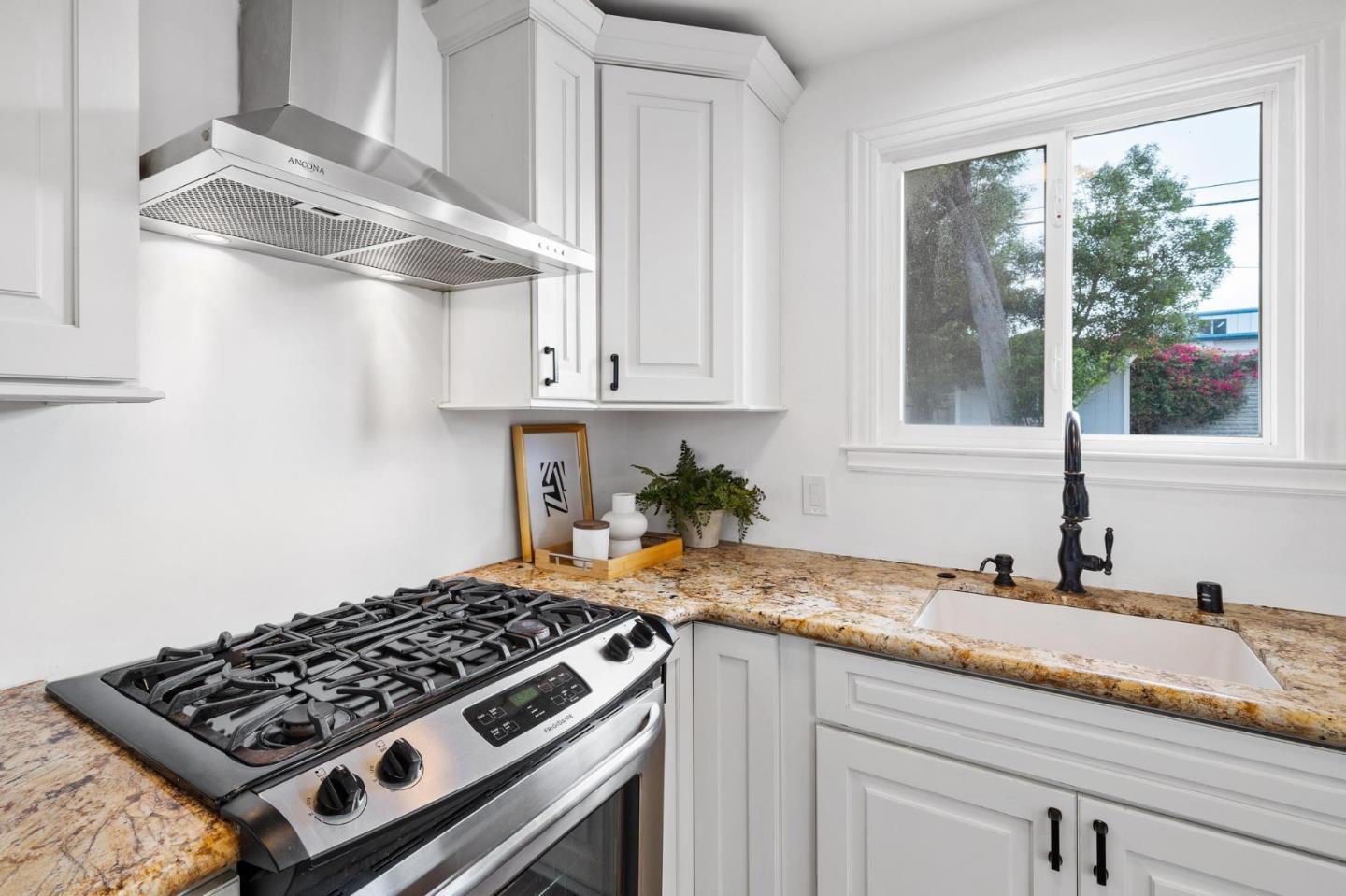 Detail Gallery Image 19 of 48 For 2069 Shoreview Ave, San Mateo,  CA 94401 - 2 Beds | 1 Baths