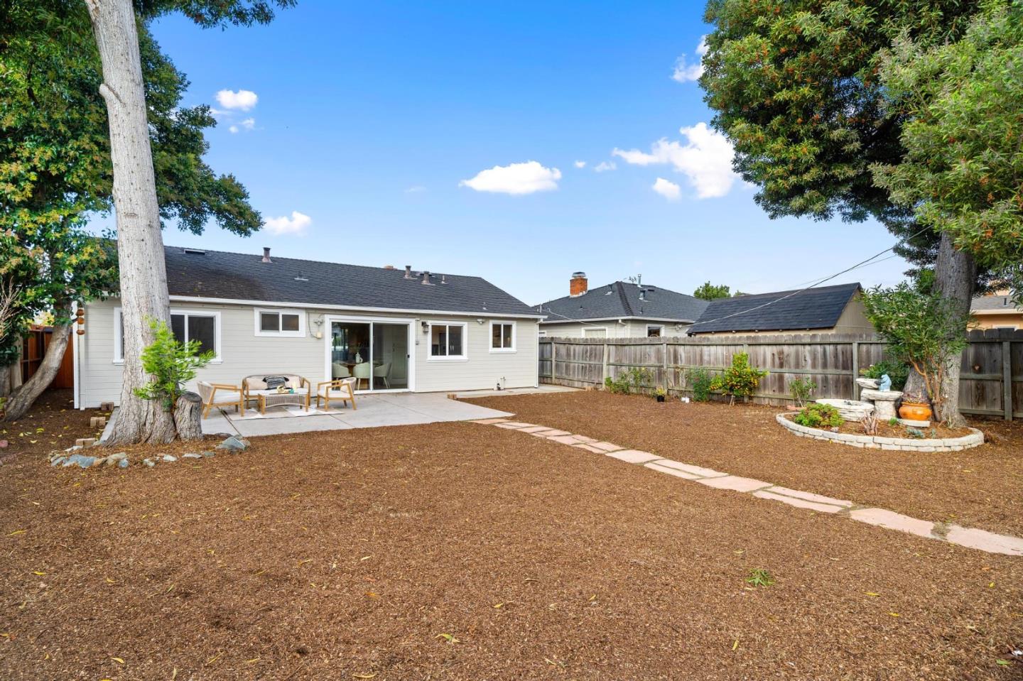 Detail Gallery Image 4 of 48 For 2069 Shoreview Ave, San Mateo,  CA 94401 - 2 Beds | 1 Baths